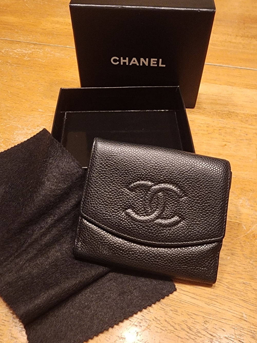  black Chanel Caviar leather bi-fold wallet With the iconic stitched CC logo